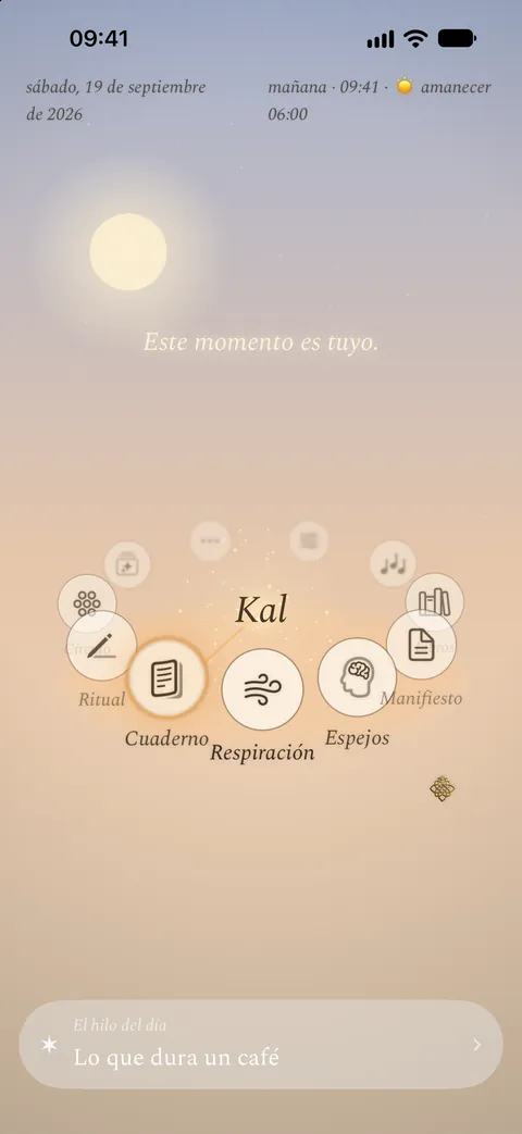 La pantalla de inicio de la app Kalisme, por la mañana: Kal en el centro, rodeado de sus secciones