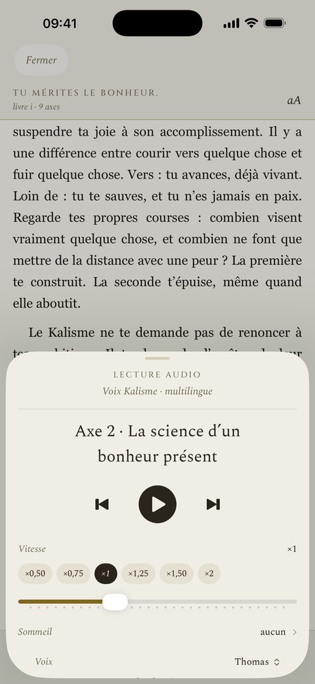 La liseuse Kalisme, avec la lecture audio ouverte sur un livre.